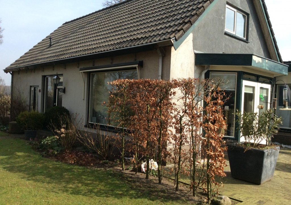 VOOR – Deze prachtige metamorfose vindt u in Overberg. Geschilderd in Niveau Meesterklasse XTD. In de kleuren van Niveau: Rijtuigenzwart, Bussums Antraciet en Goois Grijs