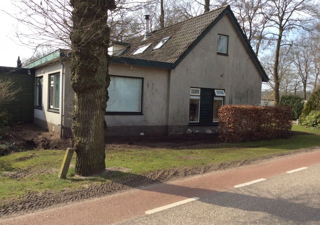 VOOR – Deze prachtige metamorfose vindt u in Overberg. Geschilderd in Niveau Meesterklasse XTD. In de kleuren van Niveau: Rijtuigenzwart, Bussums Antraciet en Goois Grijs.